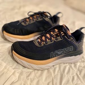 W Hoka Bondi 6